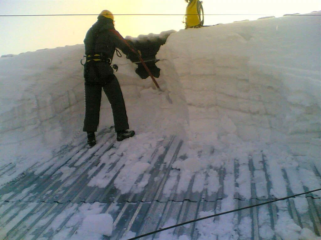 Уборка снега цена в Приморске