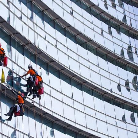 Мойка фасадов бизнес-центра в Приморске